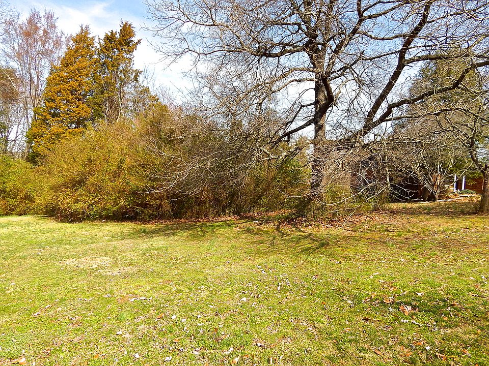 1st image of 801 NE Heins Ct