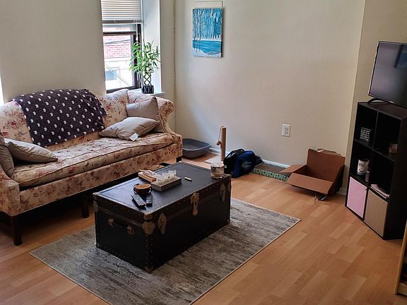 3rd image of 520 Montrose St APT B