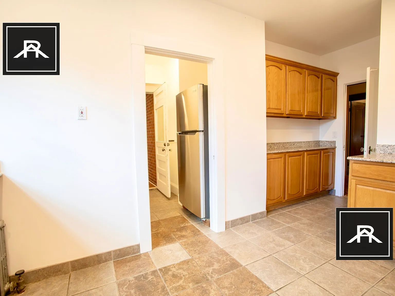 3 bed, 1.0 bath, 1400 sqft, $3,500 — Photo 2