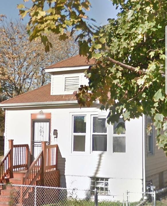 2nd image of 124 E 104th Pl