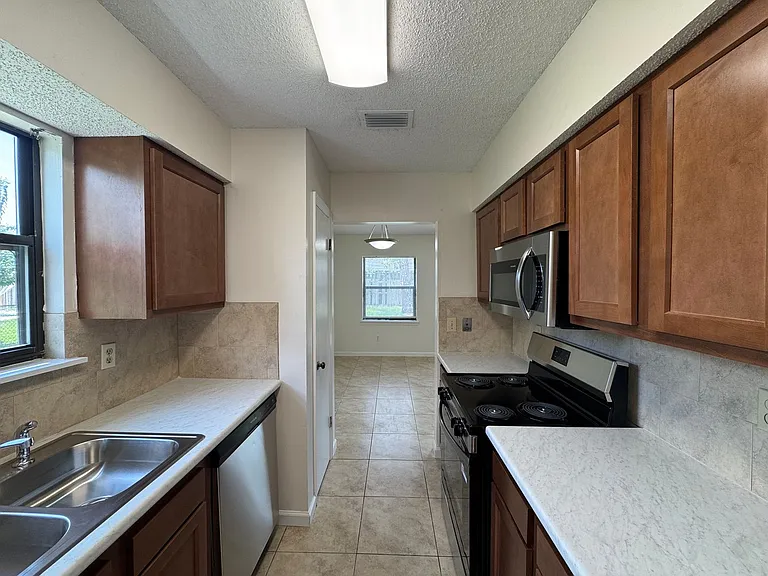 10272 Arrowhead Dr — Photo 8
