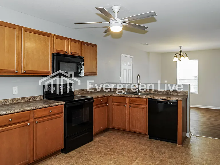 113 Elmhurst Dr — Photo 8