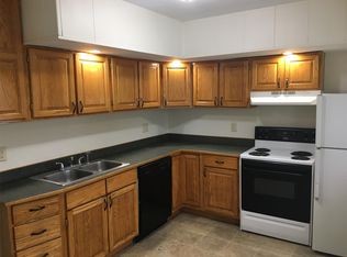 832 1/2 Rush Ave, Bellefontaine, OH 43311