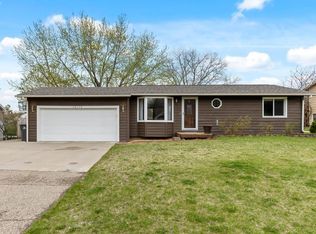 10115 Englewood Dr, Eden Prairie, MN 55347