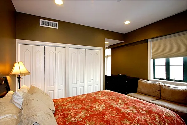 Sold by Mikhail Knova, LREB | media 33