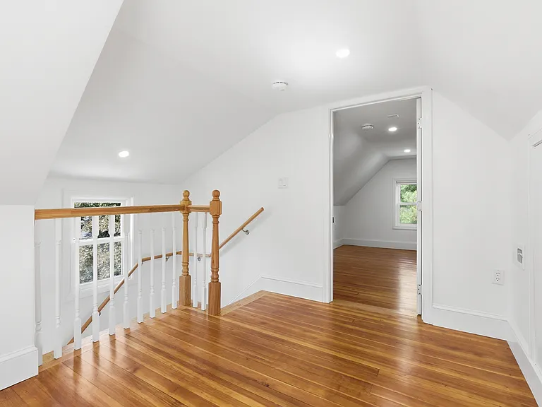 35 Williams St — Photo 14