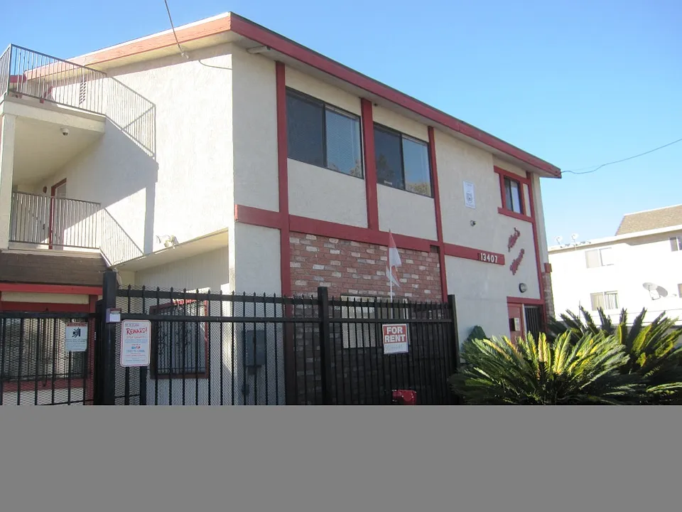 13415 Kornblum Ave #3