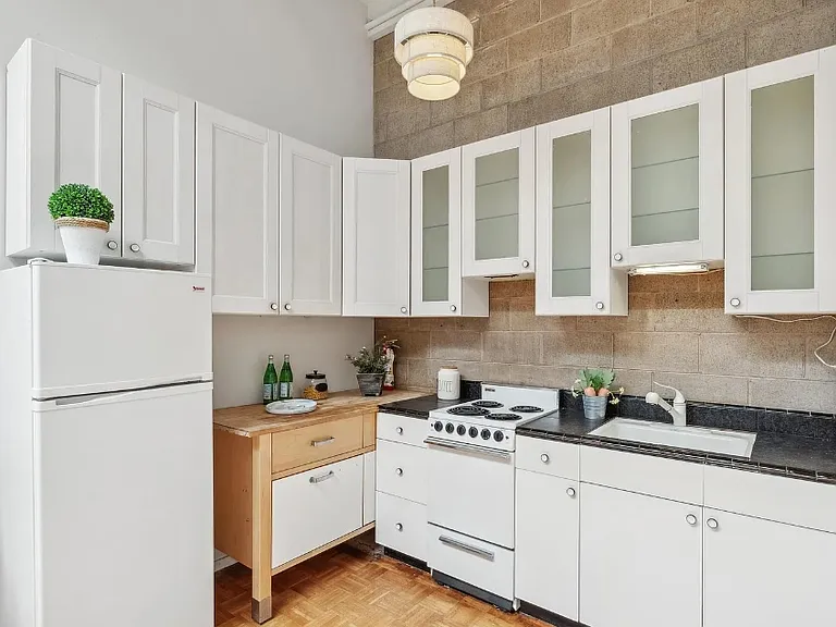 7400 Mountain Blvd #11 — Photo 1