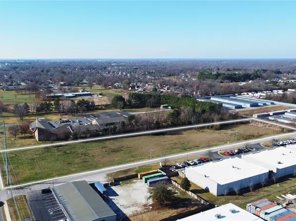 1025 W Hudson Rd, Rogers, AR 72756