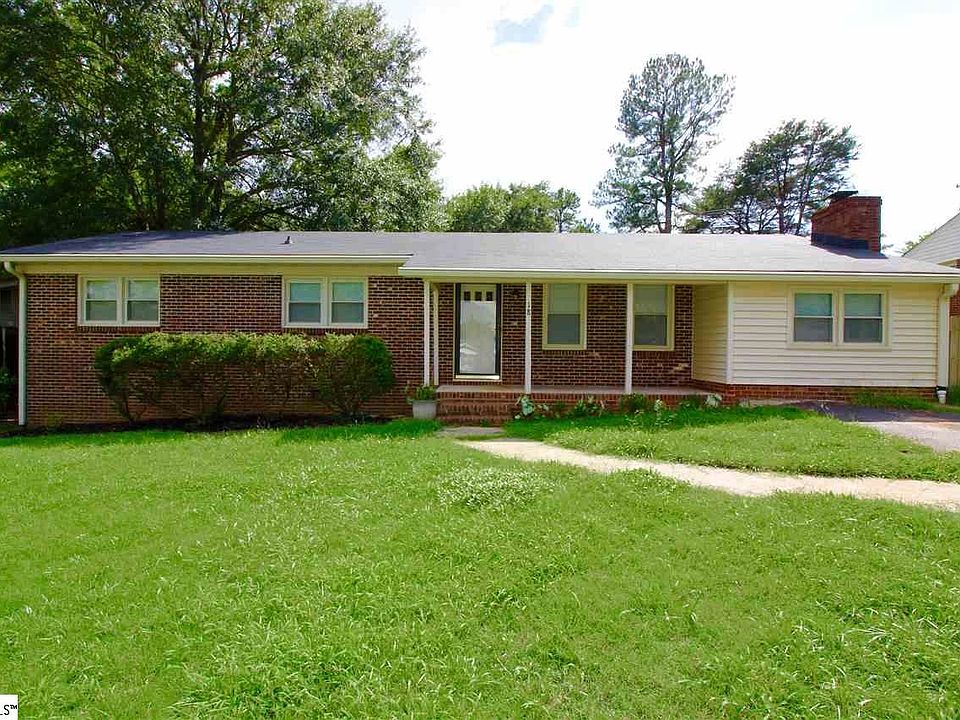 Great curb appeal on a huge lot in a quiet neighborhood!