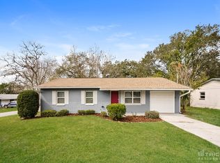 585 Fern Ave, Tavares, FL 32778