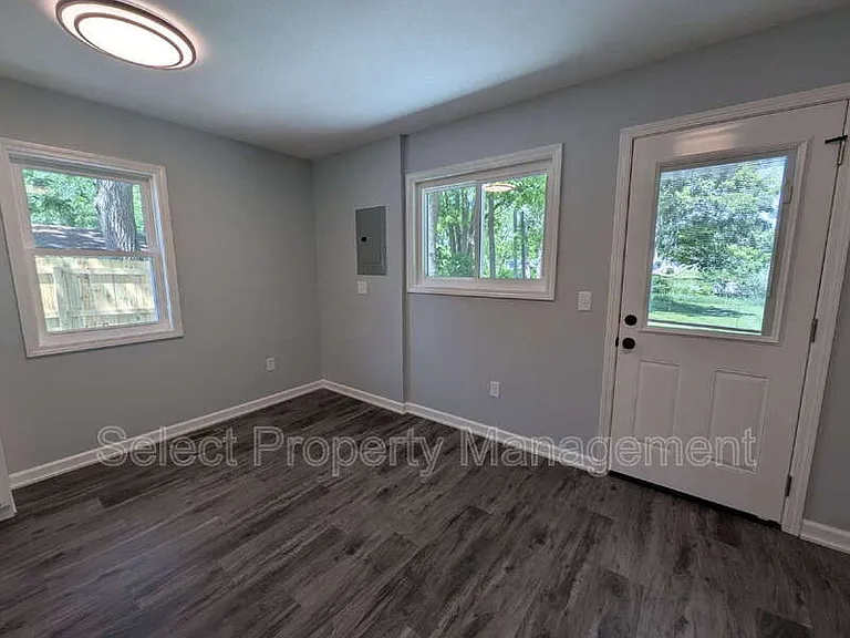920 Courtney Dr — Photo 9