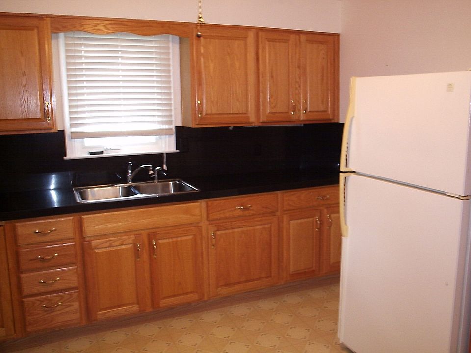 Kitchen (new dishwasher has been added)