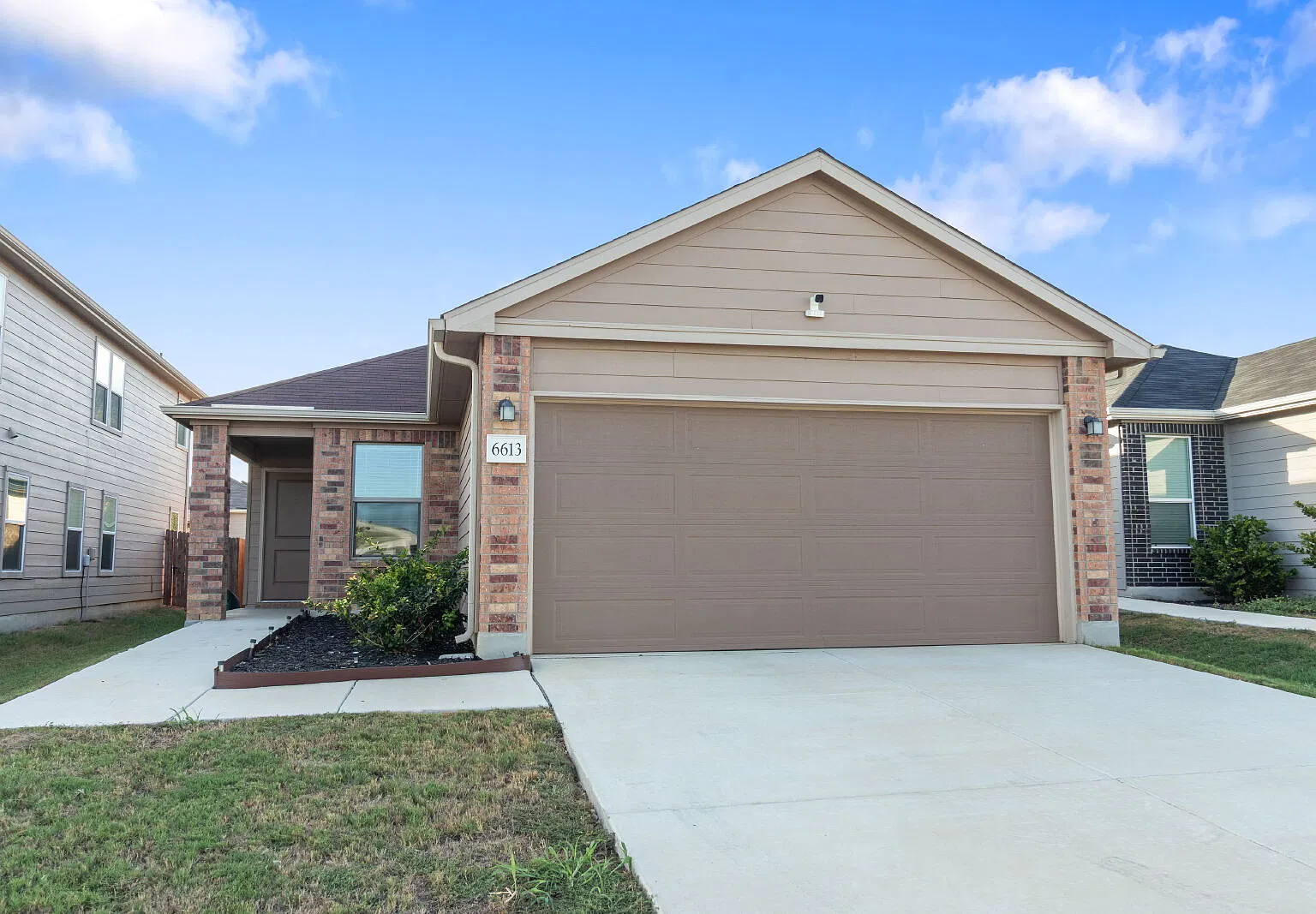 3 bed, 2.0 bath, 1416 sqft, $1,630 — Photo 1