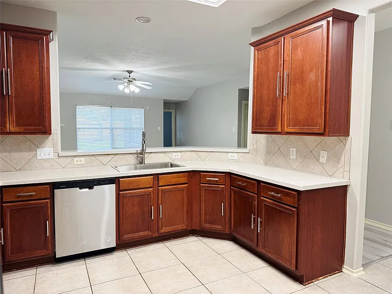 24631 Hampton Lakes Dr — Photo 5