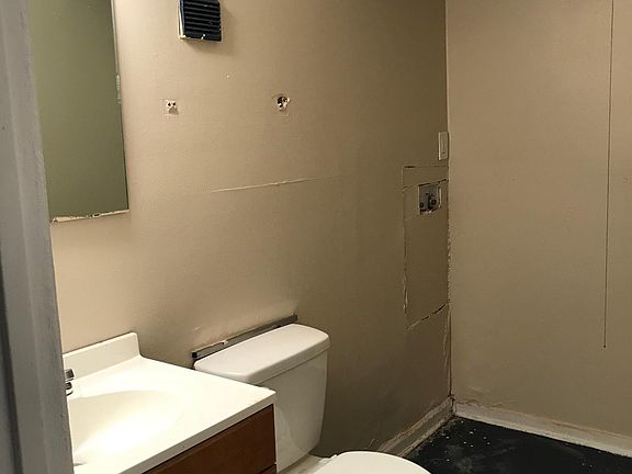 5th image of 2844 Yellowstone Pkwy APT B