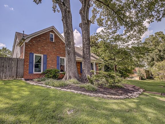 3rd image of 1763 Bryn Mawr Cir