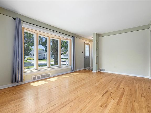 5th image of 1023 Amelia Ave