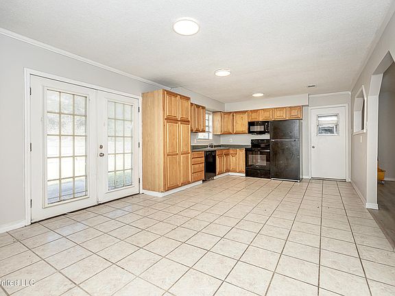 4th image of 5019 Cambridge Dr