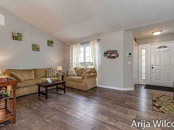 5th image of 5733 E Grove Dr SE