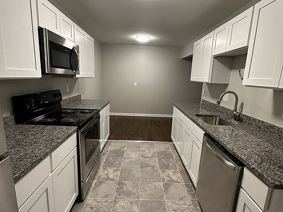 3rd image of 550 Rosewood St #103