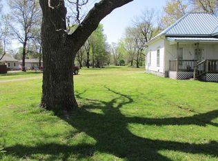 1414 W Maple St, Columbus, KS 66725