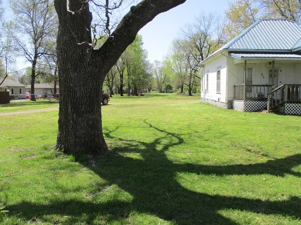 1414 W Maple St, Columbus, KS 66725