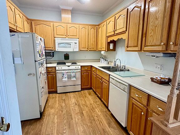 5th image of 319 Stone Mill Dr