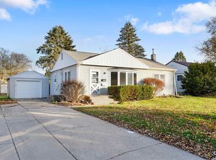 303 Iowa St, Waverly, IA 50677