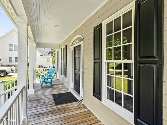 5th image of 204 Heron Woods Dr