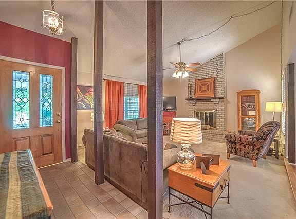 4th image of 2921 Green Oaks Dr