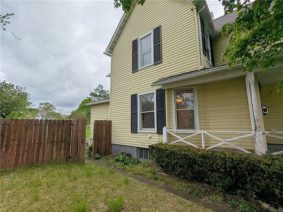 2nd image of 1319 Pratt St