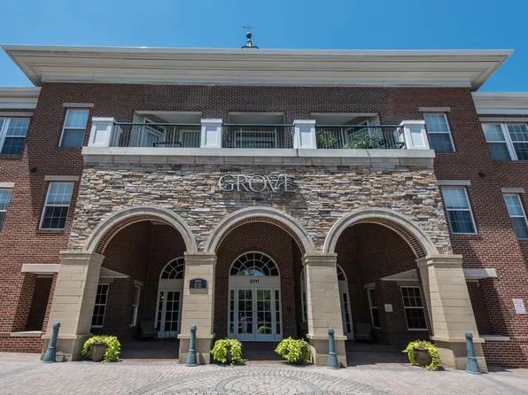 2465 Army Navy Dr APT 417, Arlington, VA 22206