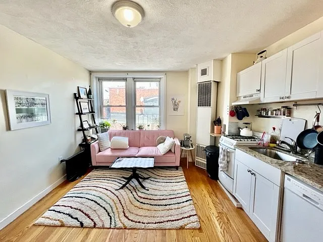 2 bed, 800 sqft, $3,500 — Photo 3