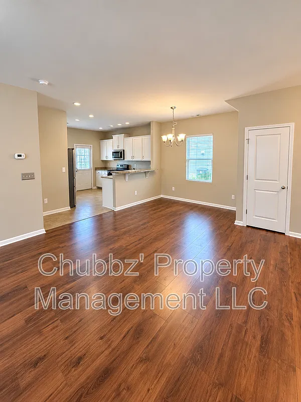 3 bed, 2.5 bath, 2046 sqft, $2,650 — Photo 3