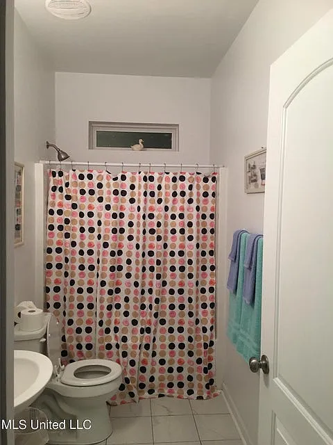153 Markham Drive - B — Photo 3