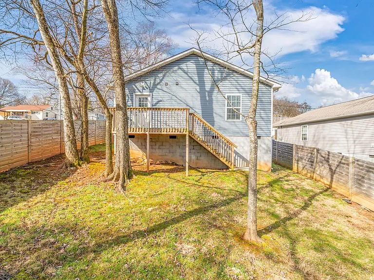2100 Paris Rd — Photo 26