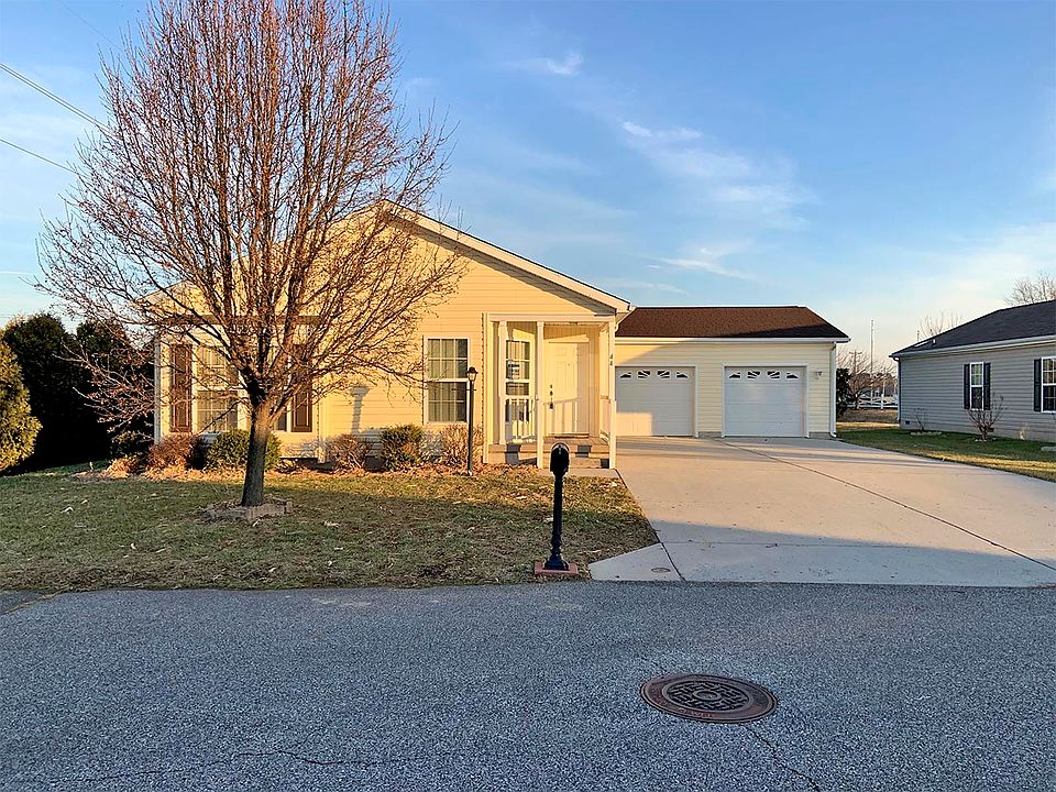 1st image of 44 Aaron Ln #4