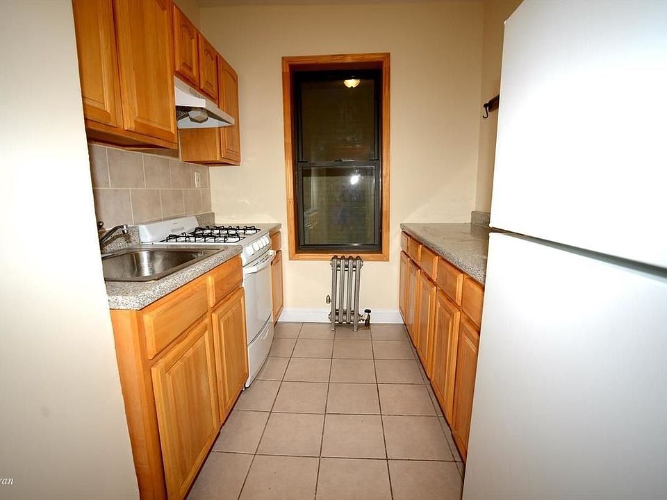 1st image of 2558 35th St #C1