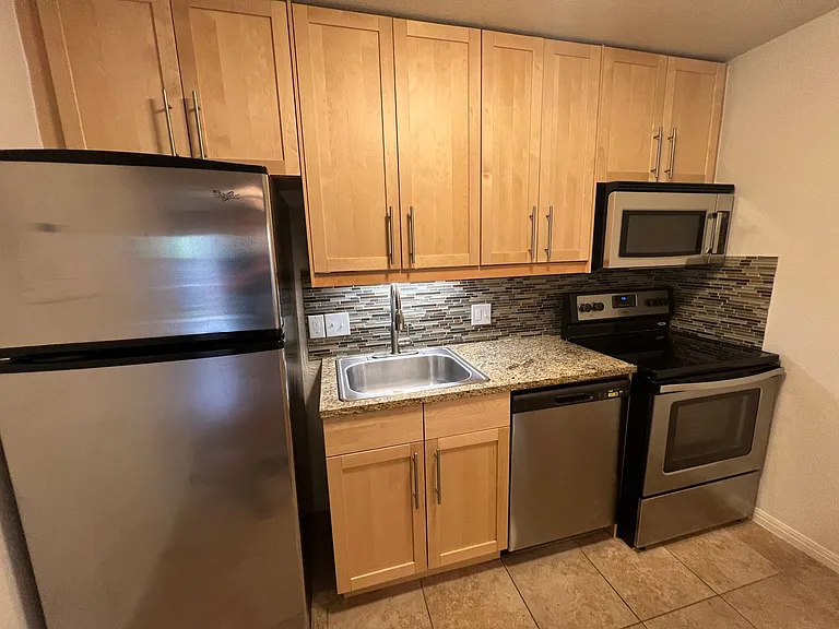 7685 Northcross Dr #909 — Photo 4