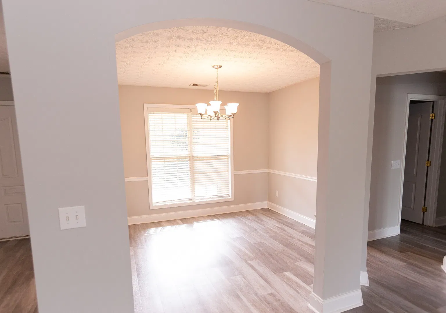 Beautiful 3 bedroom, 2 bath single family home — Photo 4
