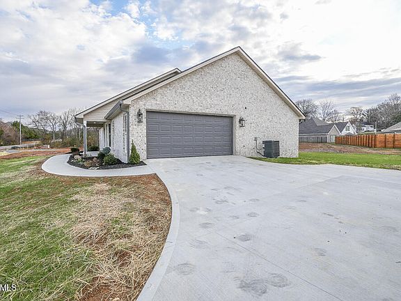 2nd image of 312 Grandview Dr