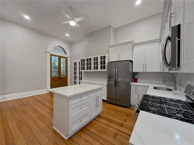 841 Royal St #2A — Photo 11