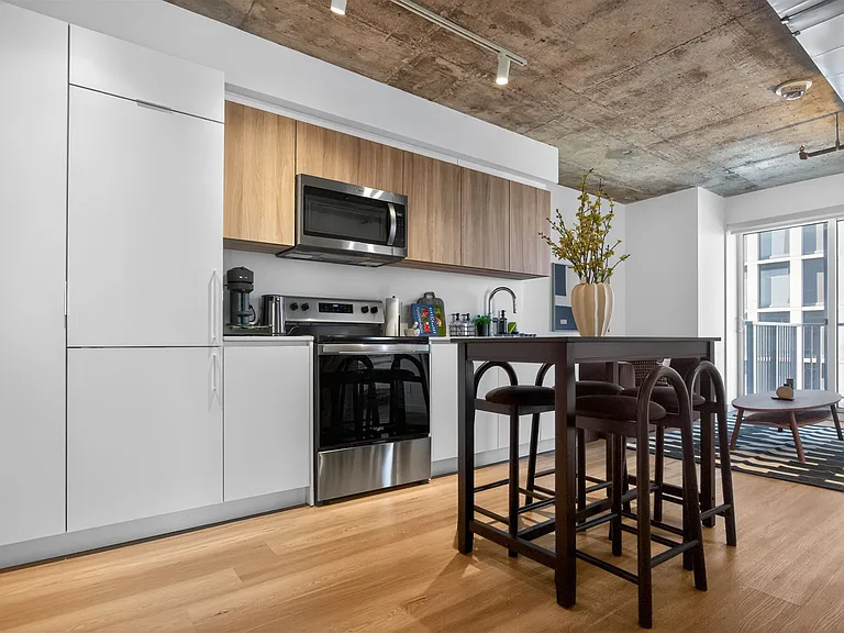 748 Bathurst St — Photo 7