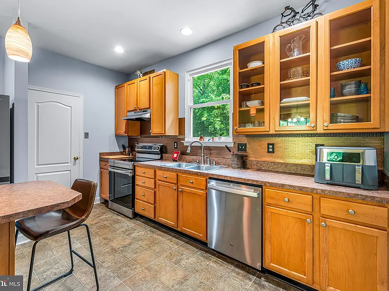10870 Hammond Dr — Photo 14