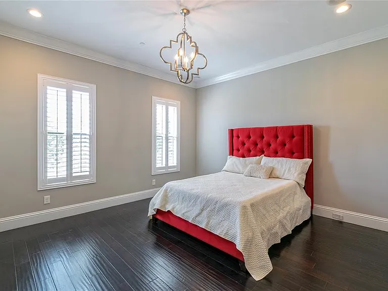 653 E Jackson St — Photo 21