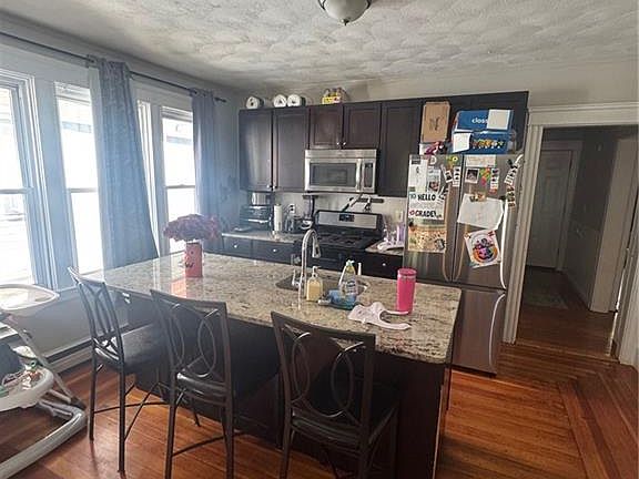 3rd image of 81 Radcliffe Ave