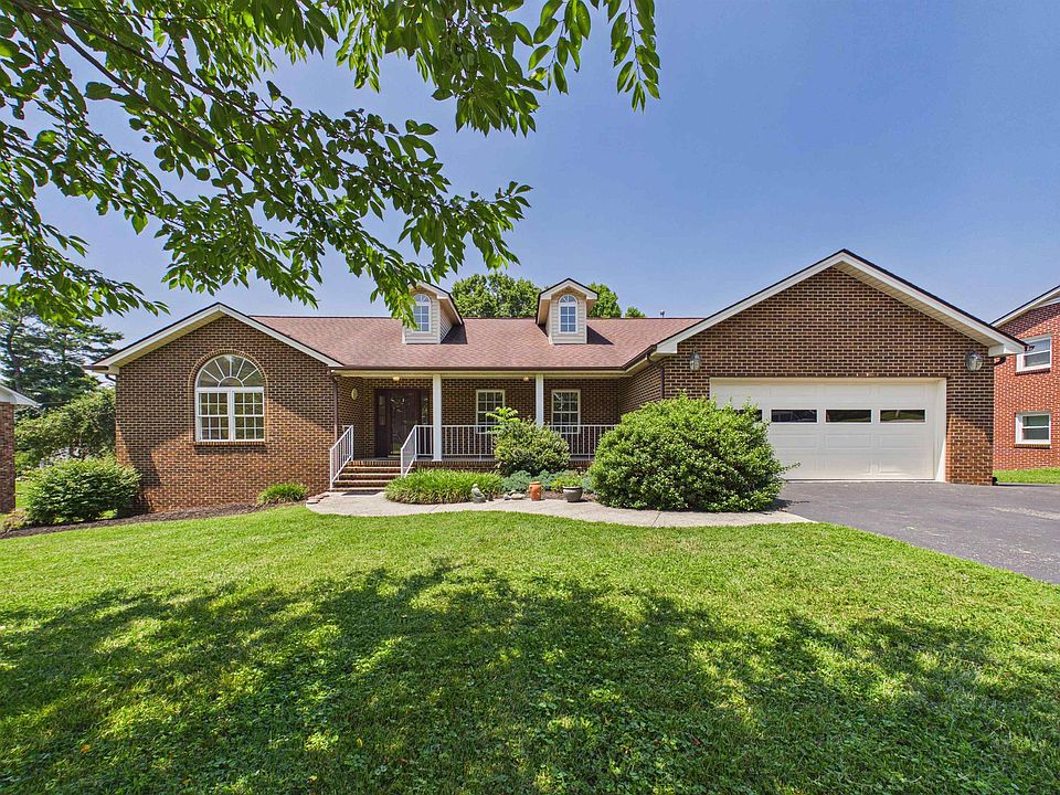 1st image of 925 Carson Dr