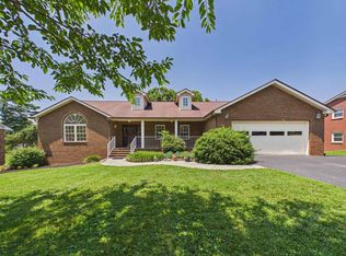 925 Carson Dr, Christiansburg, VA 24073