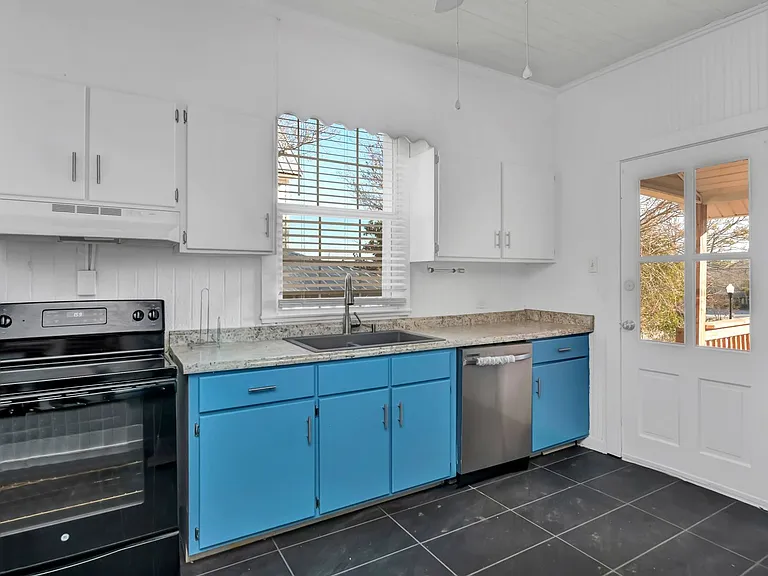 203 Oliver St — Photo 6